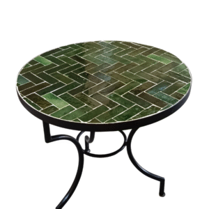 plateau en mosaïque dessine un motif chevrons régulier qui capte la lumière et apporte une touche graphique élégante à votre coin repas. �