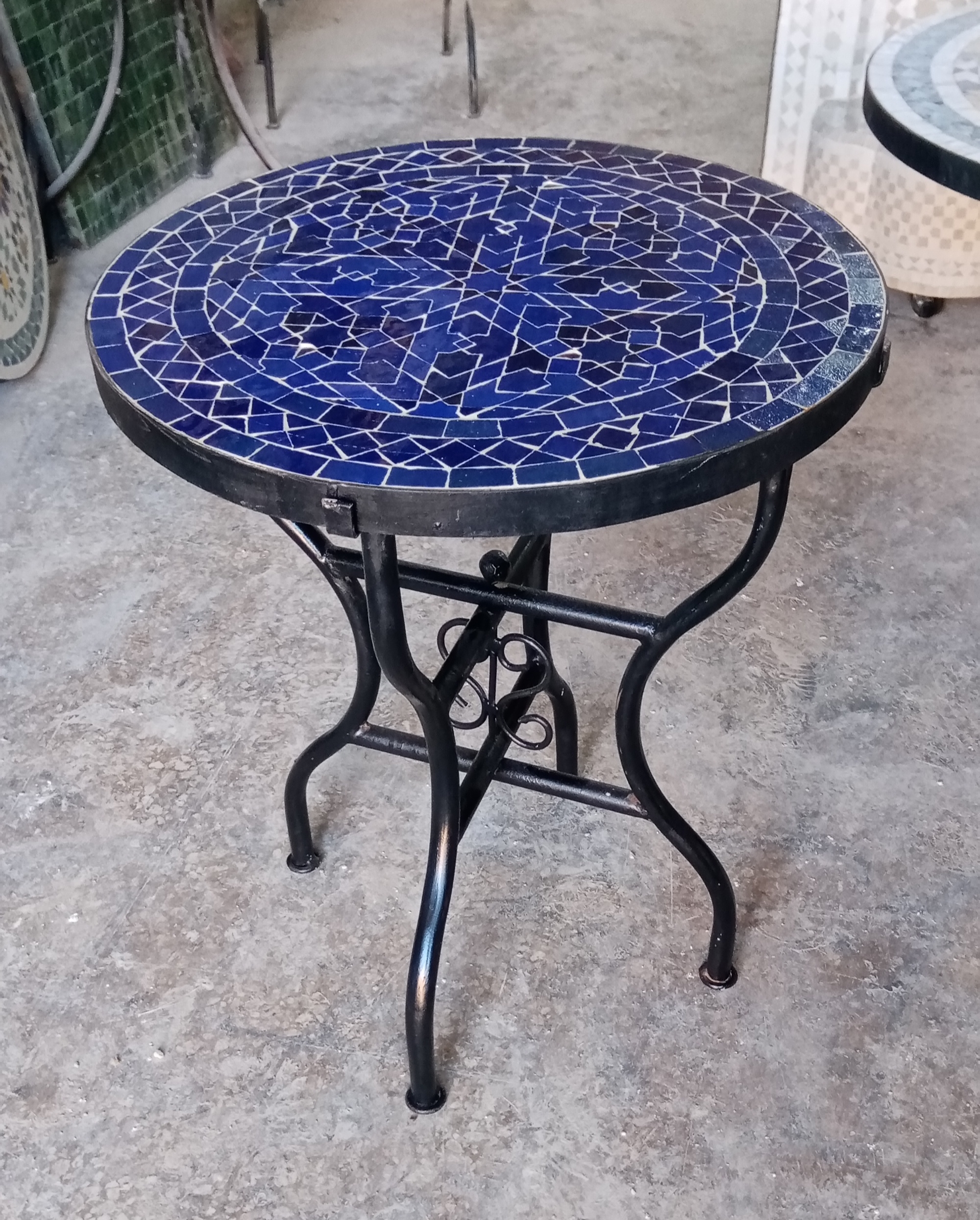 Petite table faite à la main,50 en diamètre
