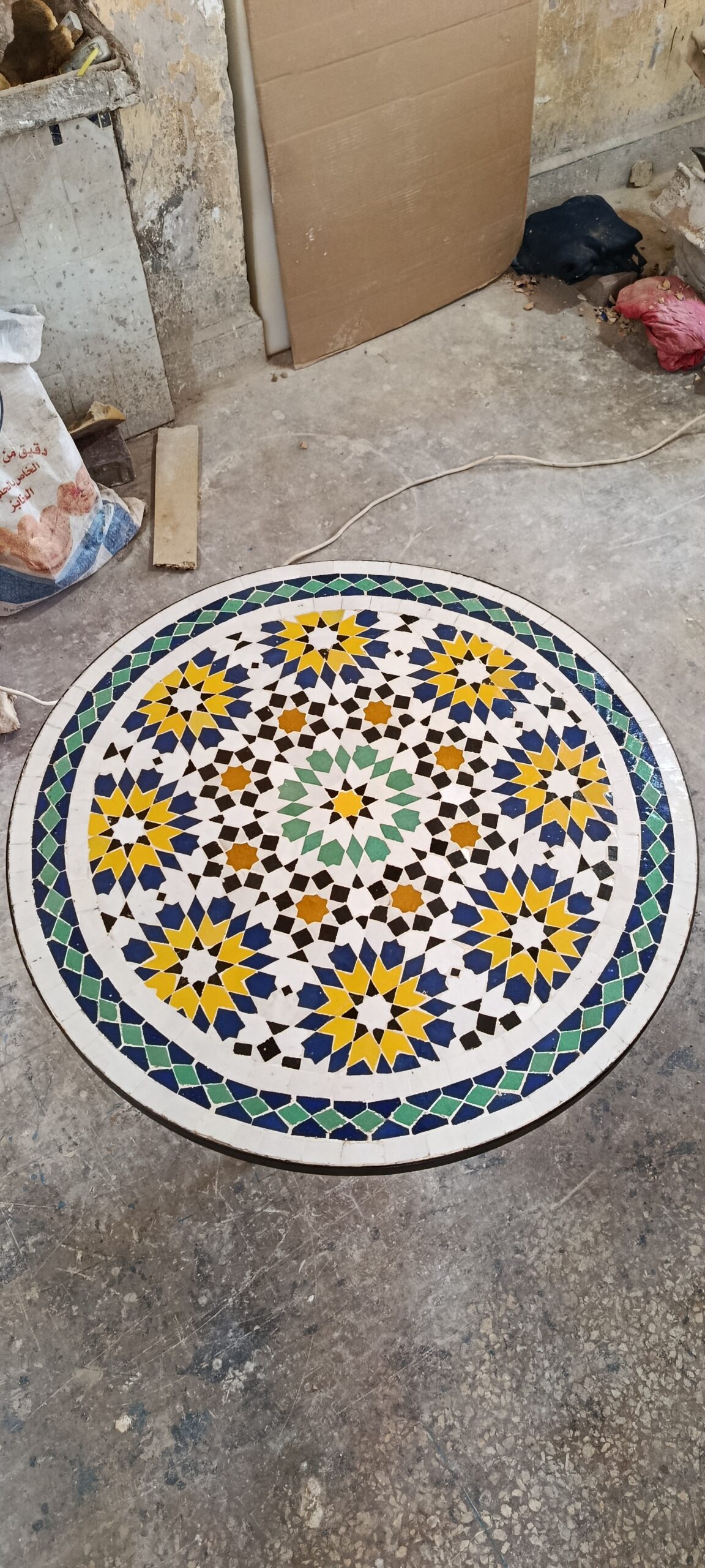 Table marocaine en zellige (mosaïque artisanale) – Image 2