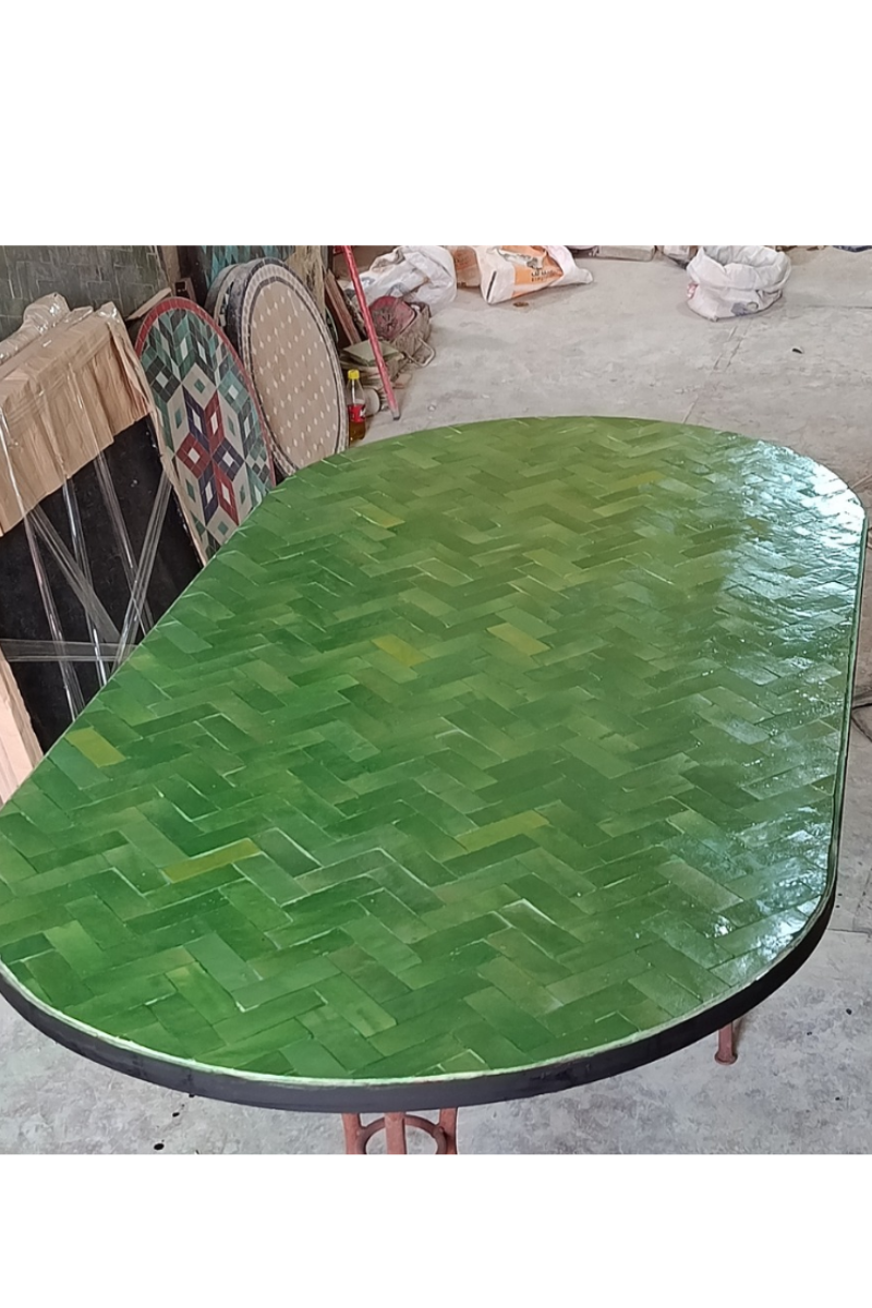 Table ovale en zellige vert – Artisanat marocain authentique – Image 2